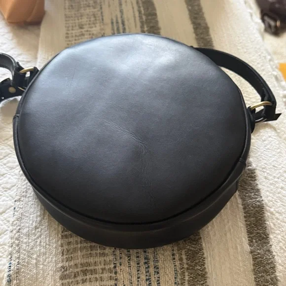 PLG Smoothly Black Large Circle - Picture 2 of 5